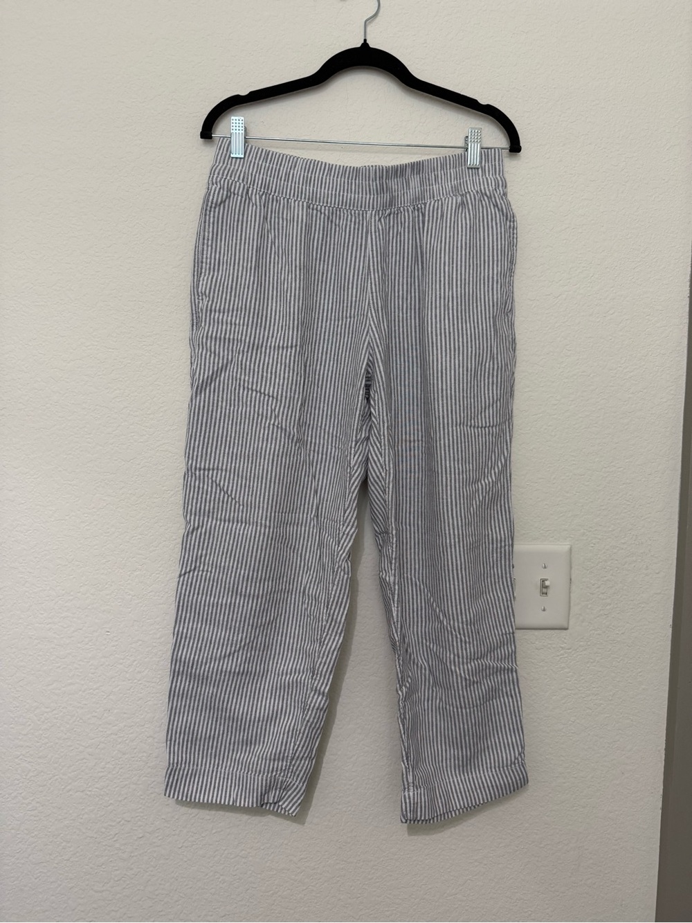 Old Navy Women's Gray & White Striped Straight-Leg Linen Blend Pants
